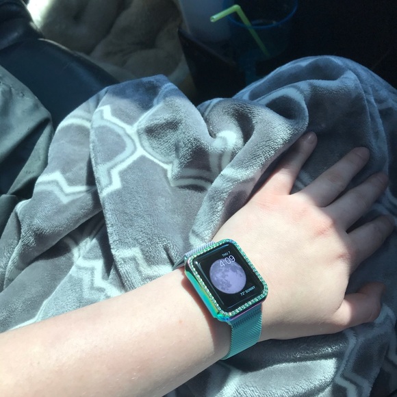 Apple Watch Series 3 w/ cases - Picture 4 of 4